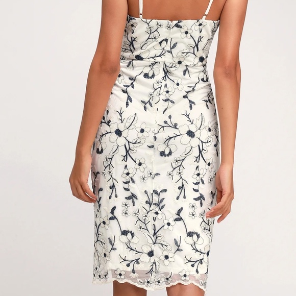 White and Blue Floral Embroidered Bodycon Knee-Length/Midi Dress - Picture 2 of 8